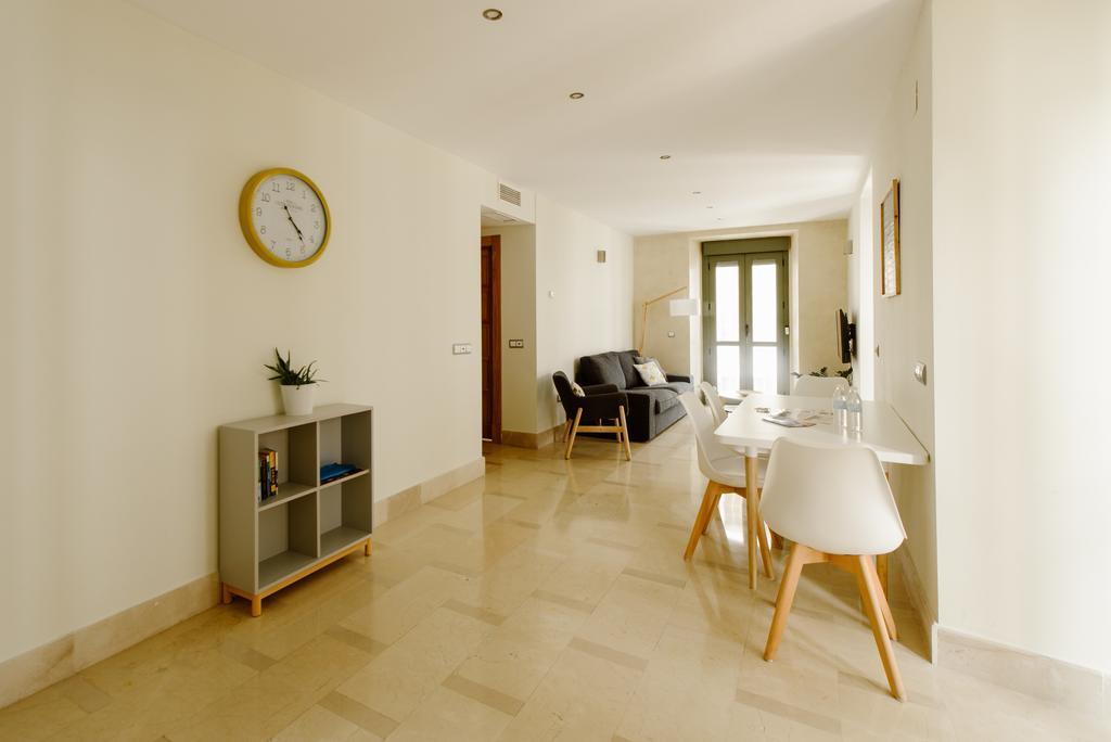 1e Azofaifo St * Seville